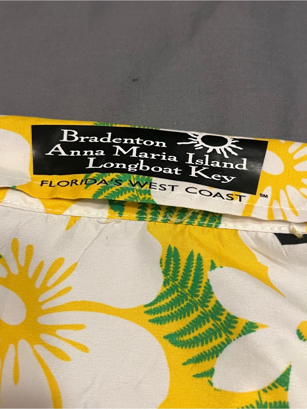 Casual XL Pittsburgh Pirates Yellow, White, and Green Floral Hawaiian Shirt - Picture 4 of 5